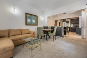Traditional 2BR Stylish Townhouse with Maltese Balcony - Close to Triton Fountain Valletta, Sliema & Saint Julians